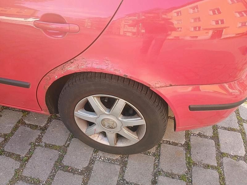 Second-hand Seat Leon 105 CP (77 kW) 2005 Roșu Hatchback