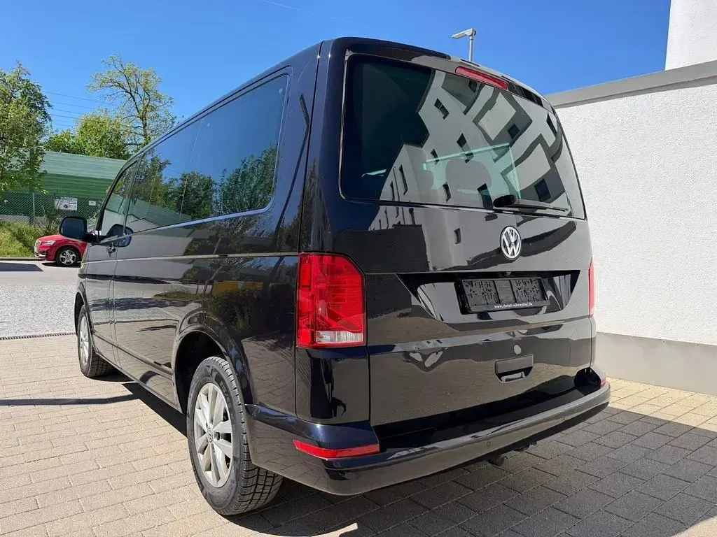 Käytetty VW Multivan 150 HP (110 kW) 2020 Musta Tila-auto
