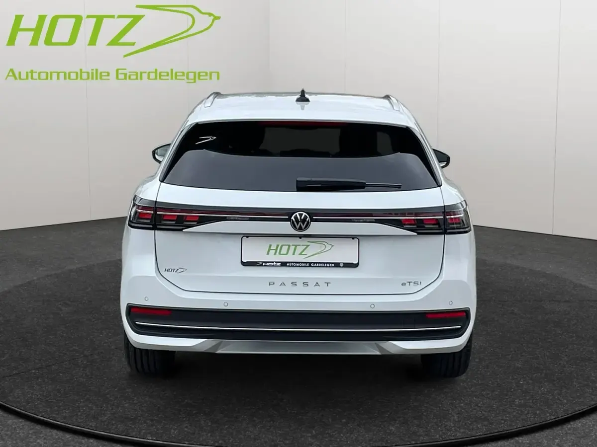 Neu VW Passat Business 150 PS (110 kW) 2025 Oryxweiß perlmutteffekt Kombi
