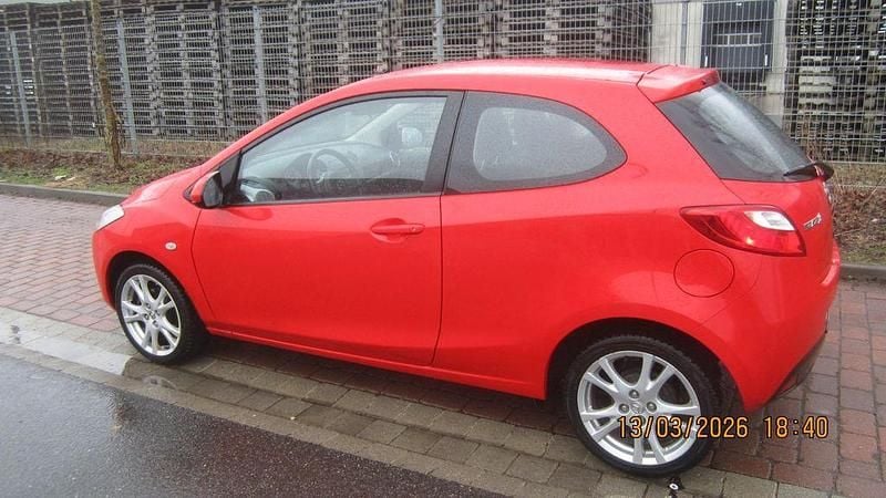 Gebraucht Mazda 2 Inclusive 86 PS (63 kW) 2008 Rot Kleinwagen