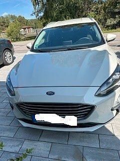 Weiß Gebraucht 2020 Ford Focus Titanium Kombi | 14.900 € (Fairer Preis) - Bild 1/4