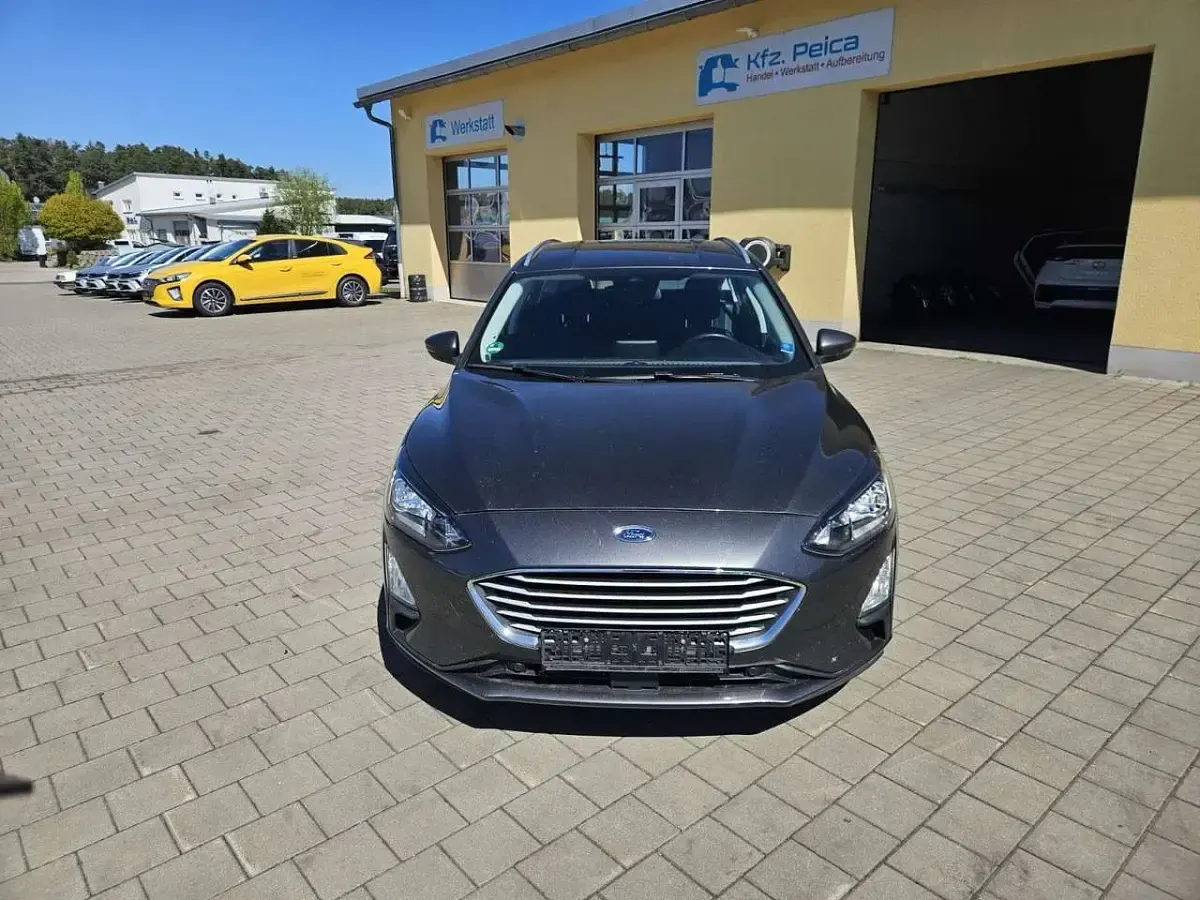 Usado Ford Focus 120 CV (88 kW) 2019 Gris Familiar