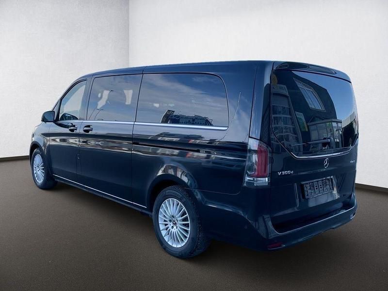 Gebraucht Mercedes V300 Avantgarde 237 PS (174 kW) 2024 Obsidianschwarz Van / Kleinbus