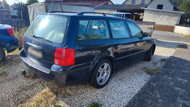 Gebraucht VW Passat Highline 125 PS (91 kW) 1998 Blau Kombi