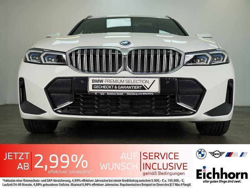 Weiß Gebraucht 2024 BMW 330e M Sport Kombi | 46.598 € (Etwas zu teuer) - Bild 1/4