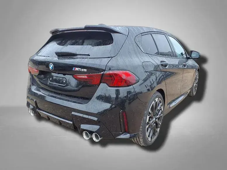 Gebraucht BMW M135 300 PS (220 kW) 2026 Saphirschwarz metallic Kleinwagen