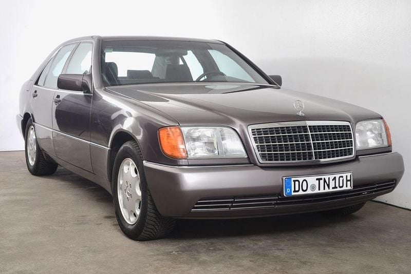 Grau Gebraucht 1993 Mercedes 400 SE Limousine | 15.900 € - Bild 1/4