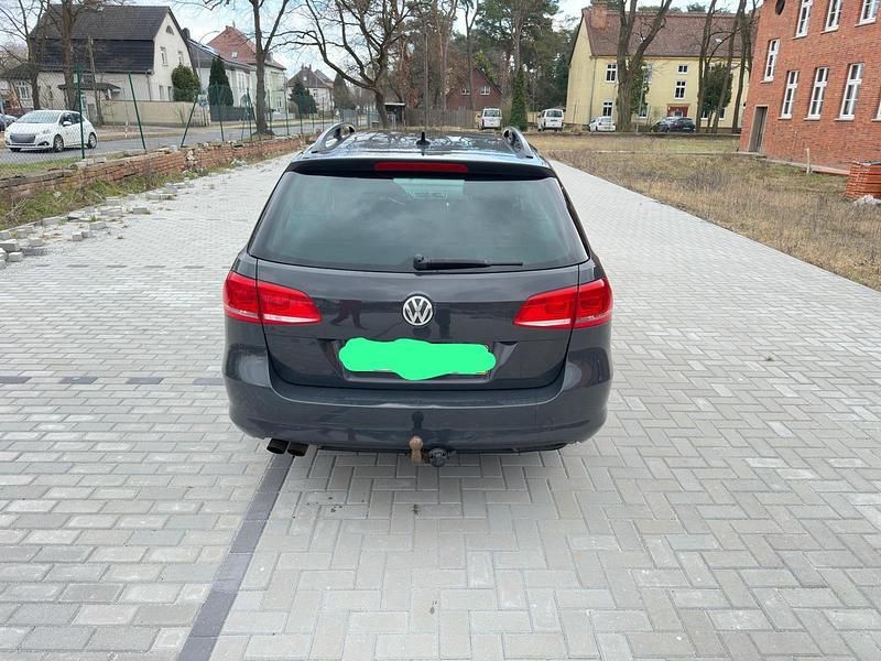 Gebraucht VW Passat 140 PS (102 kW) 2012 Grau Kombi