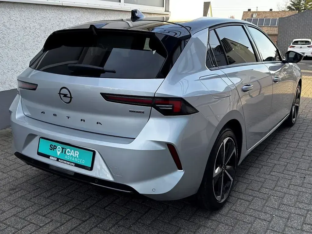 Gebraucht Opel Astra 181 PS (133 kW) 2024 Silber Limousine
