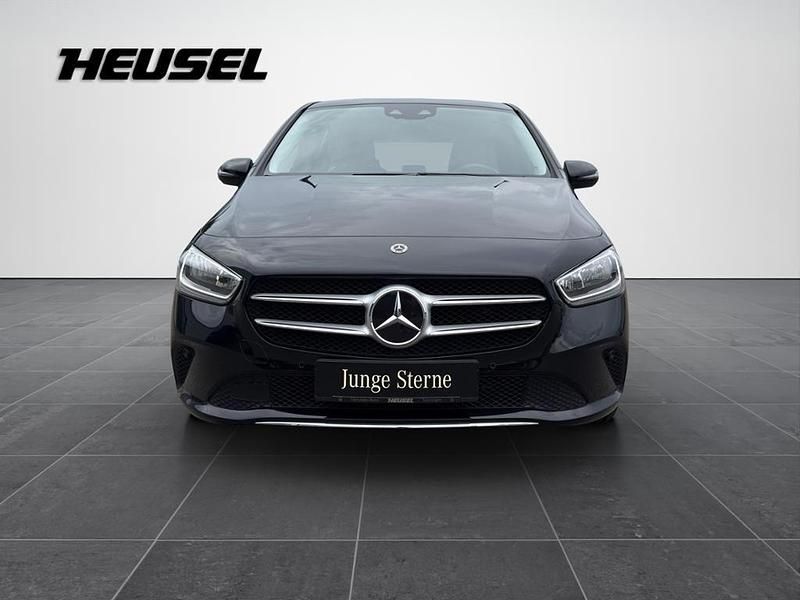 Gebraucht Mercedes B180 Progressive 136 PS (100 kW) 2022 Kosmosschwarz metallic Kleinwagen