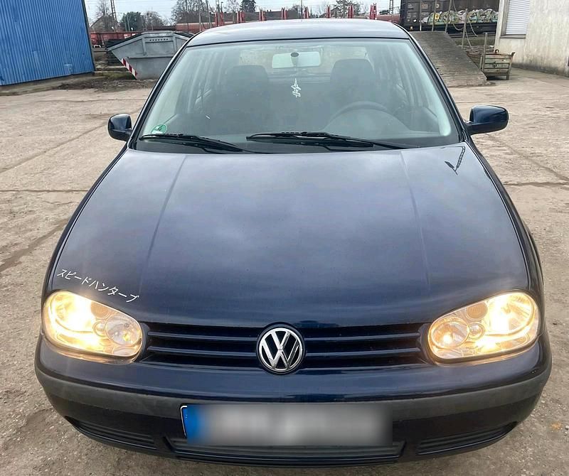 Blau Gebraucht 2000 VW Golf IV Kleinwagen | 1.300 € (Etwas zu teuer) - Bild 1/4