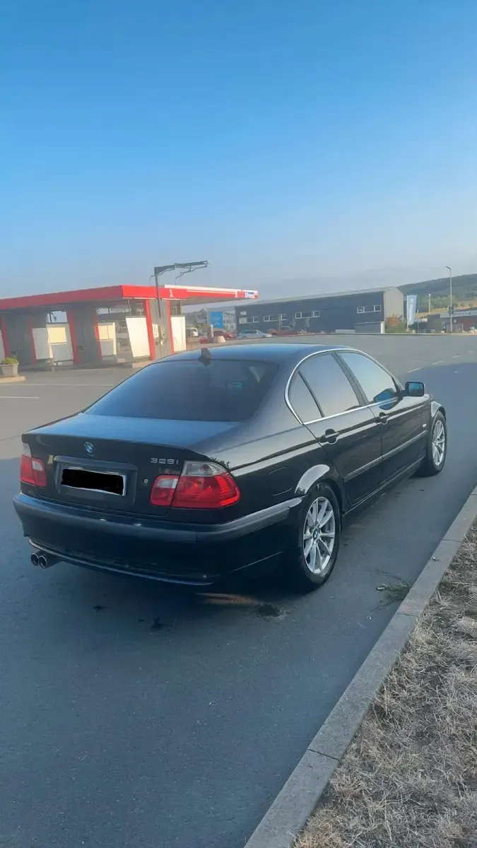 Gebraucht BMW 325 Basis 192 PS (141 kW) 2001 Schwarz Limousine