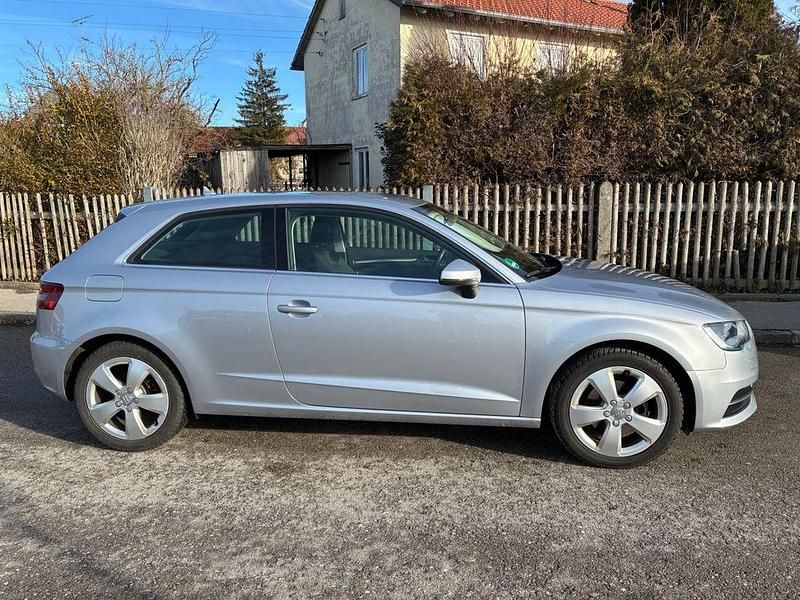 Gebraucht Audi A3 Ambiente 125 PS (91 kW) 2015 Grau Limousine