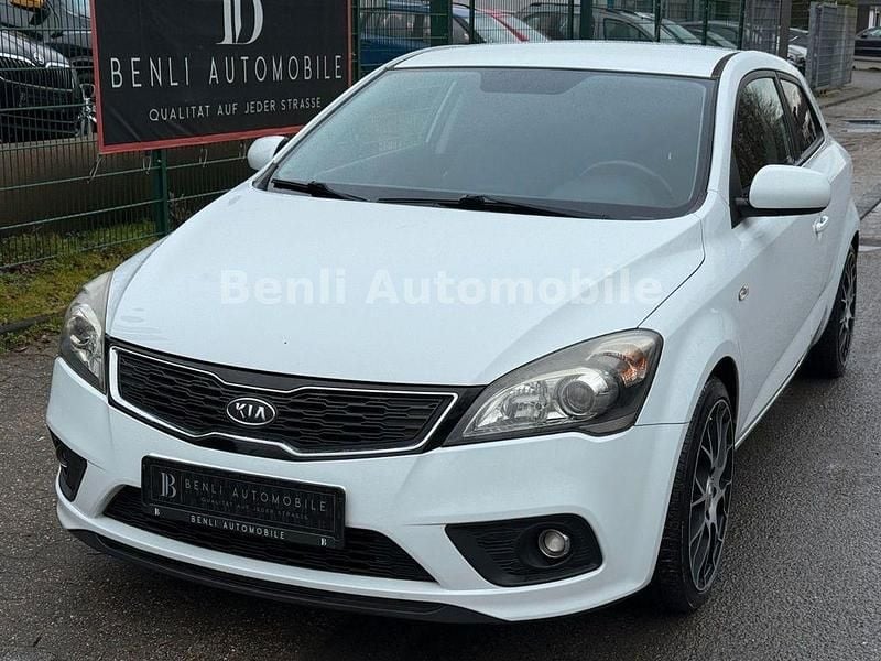 Weiß Gebraucht 2011 Kia Ceed Kleinwagen | 4.490 € (Fairer Preis) - Bild 1/4