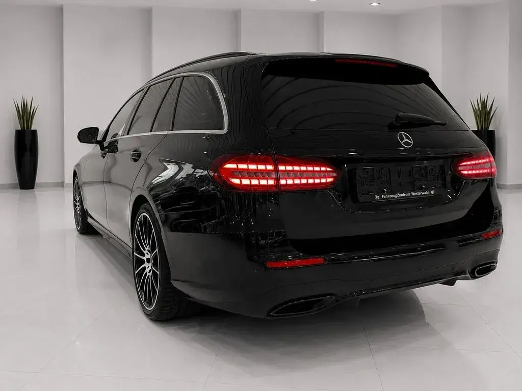 Gebraucht Mercedes E400 AMG line 330 PS (242 kW) 2022 Schwarz Kombi