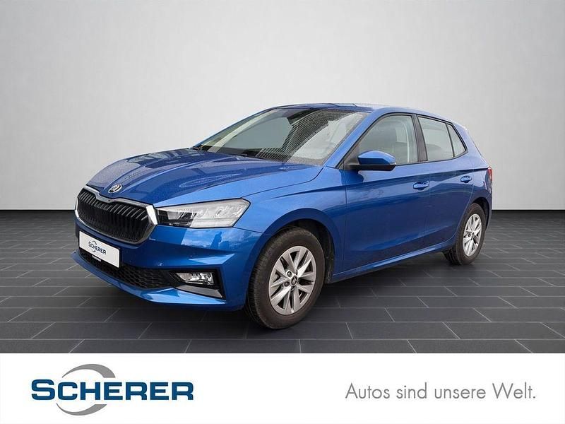 Raceblau metallic (metallic) Gebraucht 2025 Skoda Fabia Kleinwagen | 20.490 € (Guter Preis) - Bild 1/4