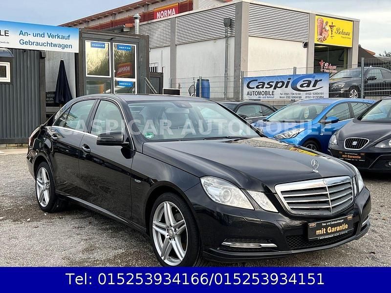 Schwarz Gebraucht 2014 Mercedes E200 Limousine | 8.490 € - Bild 1/4