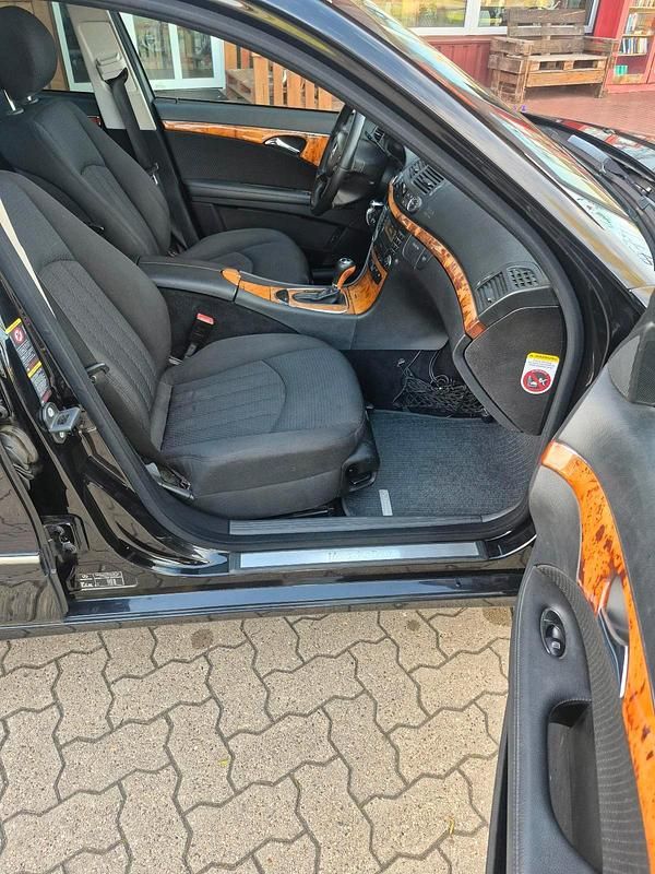 Gebraucht Mercedes E220 Elegance 170 PS (125 kW) 2007 Schwarz Limousine