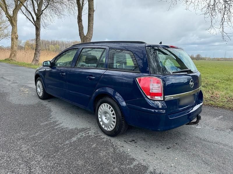 Gebraucht Opel Astra 101 PS (74 kW) 2008 Blau Kombi