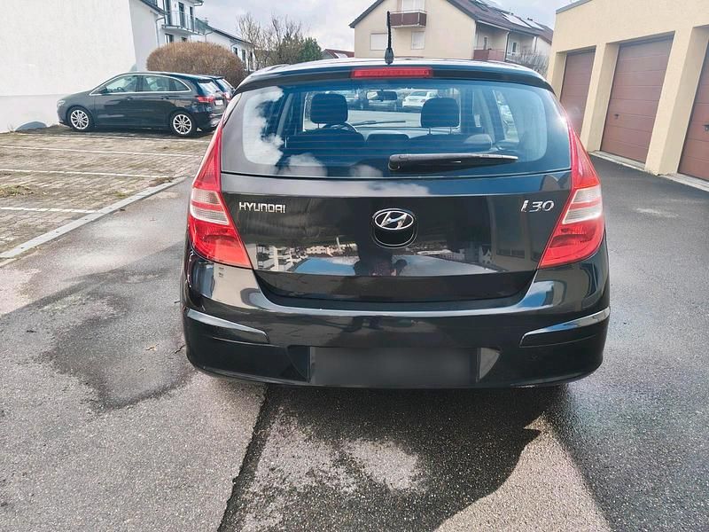 Gebraucht Hyundai i30 104 PS (76 kW) 2009 Schwarz Kombi