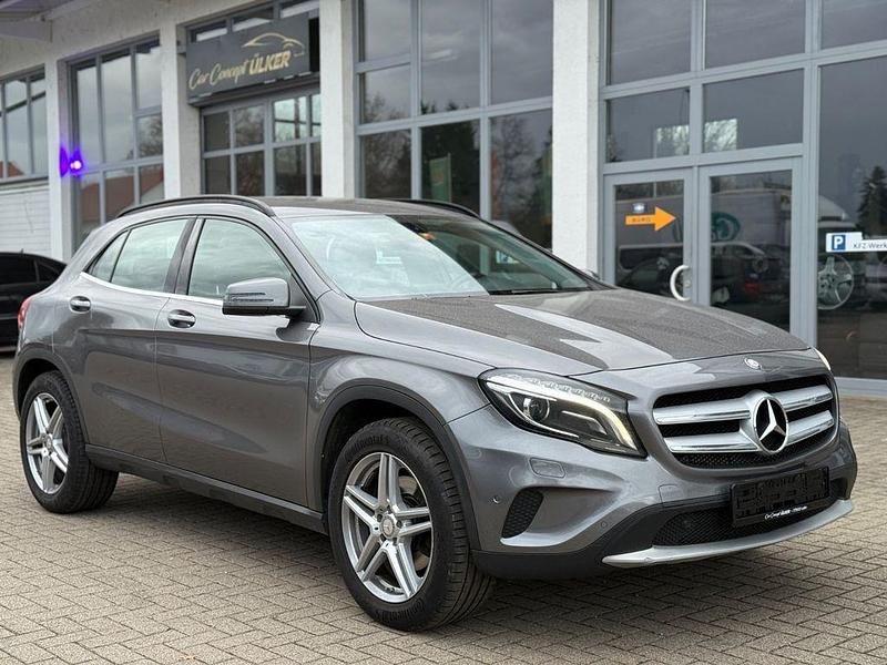 Grau Gebraucht 2014 Mercedes GLA250 SUV | 12.499 € (Fairer Preis) - Bild 1/4