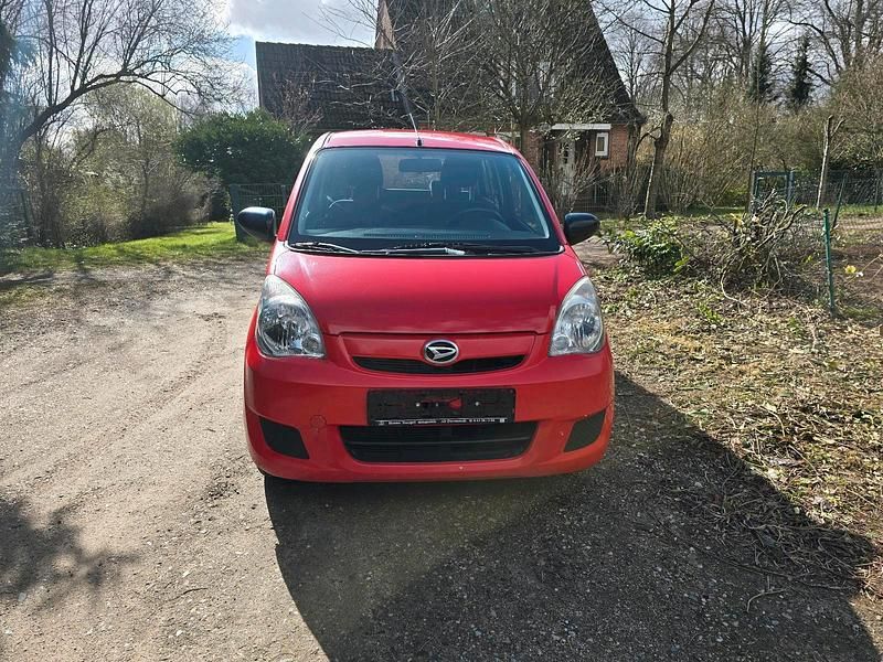 Gebraucht Daihatsu Cuore 69 PS (50 kW) 2011 Rot Kleinwagen