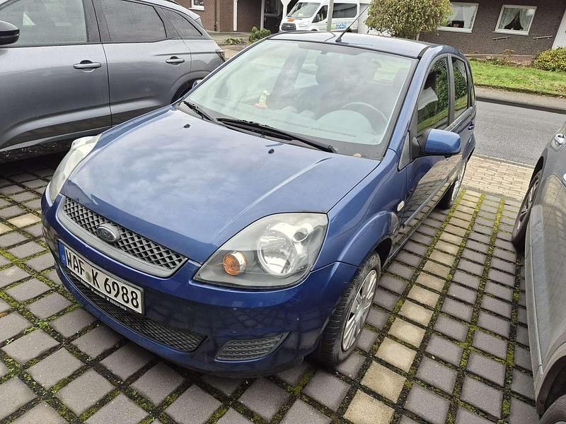 Gebraucht Ford Fiesta 80 PS (58 kW) 2008 Blau Kleinwagen