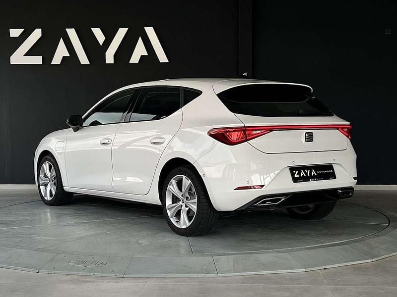 Second-hand Seat Leon FR-Line 204 CP (150 kW) 2022 Alb Berlinǎ