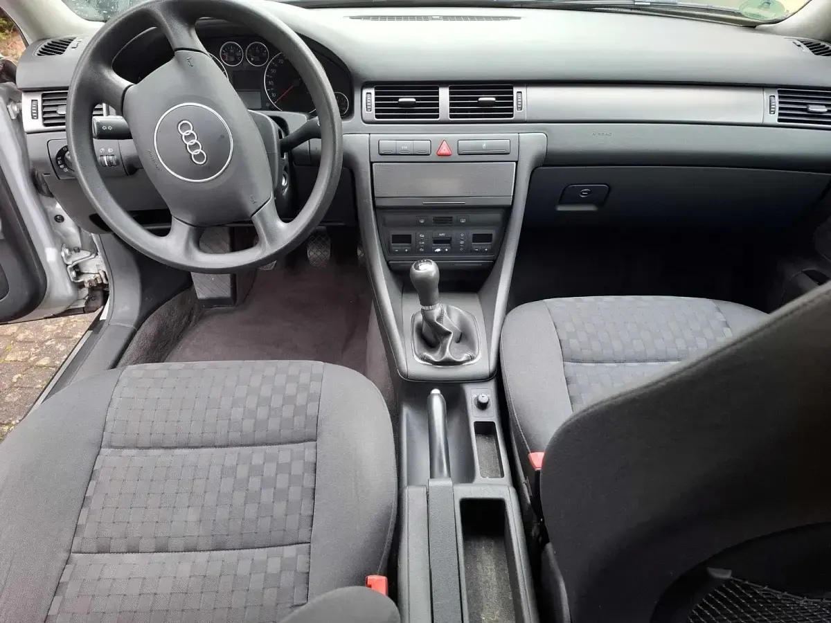 Gebraucht Audi A6 96 PS (70 kW) 2001 Silber Limousine