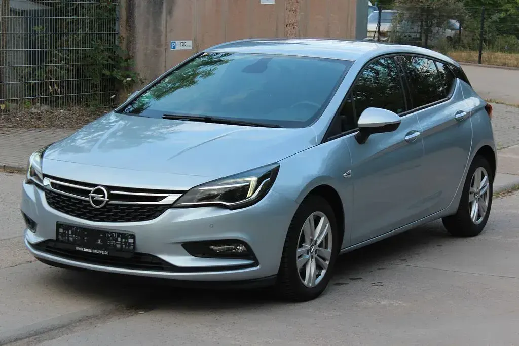 Gebraucht Opel Astra Active 105 PS (77 kW) 2016 Silber Limousine