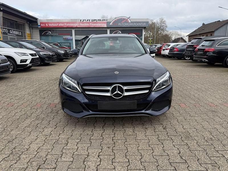 Gebraucht Mercedes C180 116 PS (85 kW) 2018 Blau Kombi