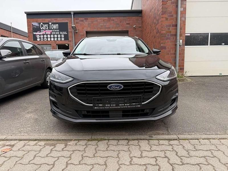 Usado Ford Focus Cool & Connect 120 CV (88 kW) 2022 Negro Utilitario