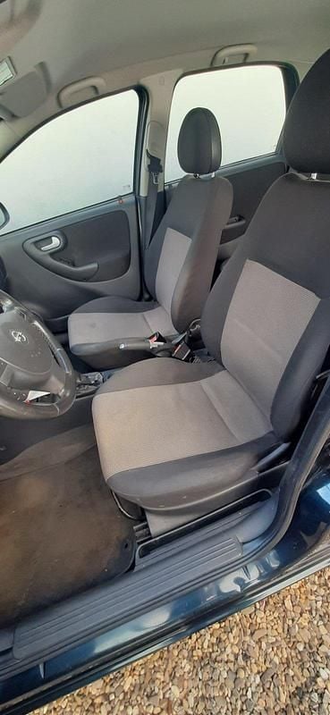 Grün Gebraucht 2005 Opel Corsa Kleinwagen | 500 € - Bild 1/4