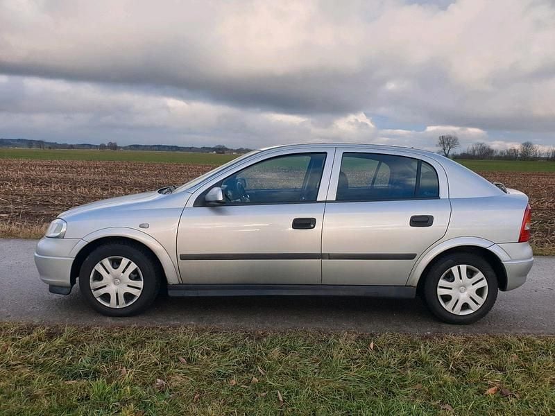 Gebraucht Opel Astra 85 PS (62 kW) 2000 Silber Limousine