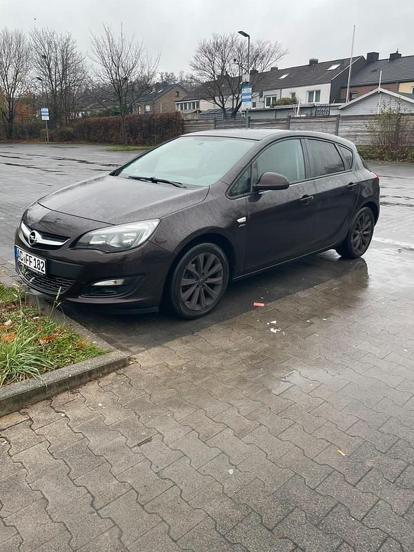 Braun Gebraucht 2013 Opel Astra Limousine | 5.100 € (Fairer Preis) - Bild 1/4