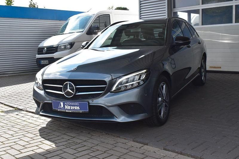 Grau Gebraucht 2018 Mercedes C220 Avantgarde Limousine | 21.990 € (Fairer Preis) - Bild 1/4