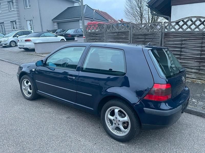 Gebraucht VW Golf IV 105 PS (77 kW) 2001 Blau Kleinwagen