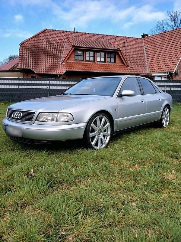 Second-hand Audi A8 299 CP (219 kW) 1996 Argintiu Berlinǎ