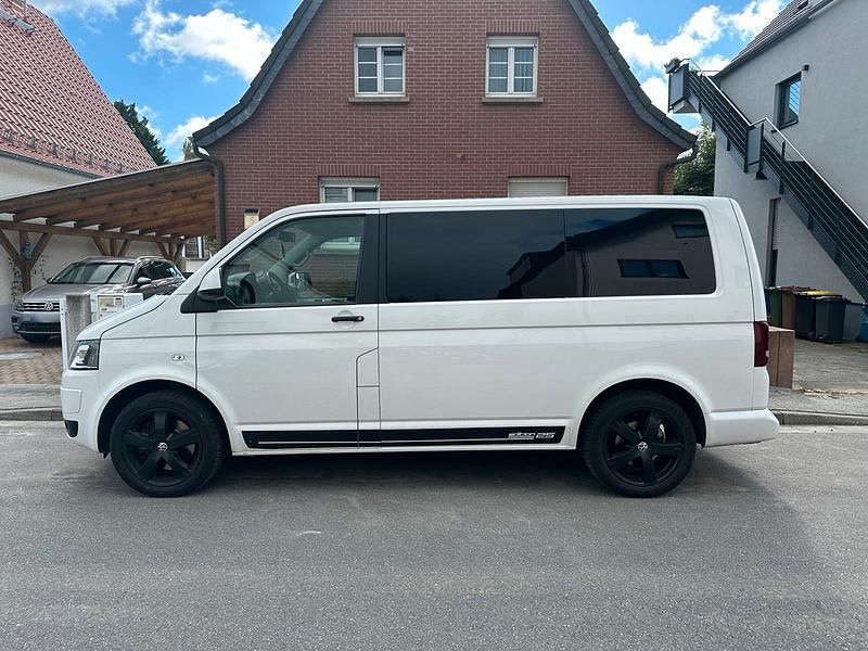 Gebraucht VW Multivan Edition 179 PS (131 kW) 2014 Weiß Van / Kleinbus