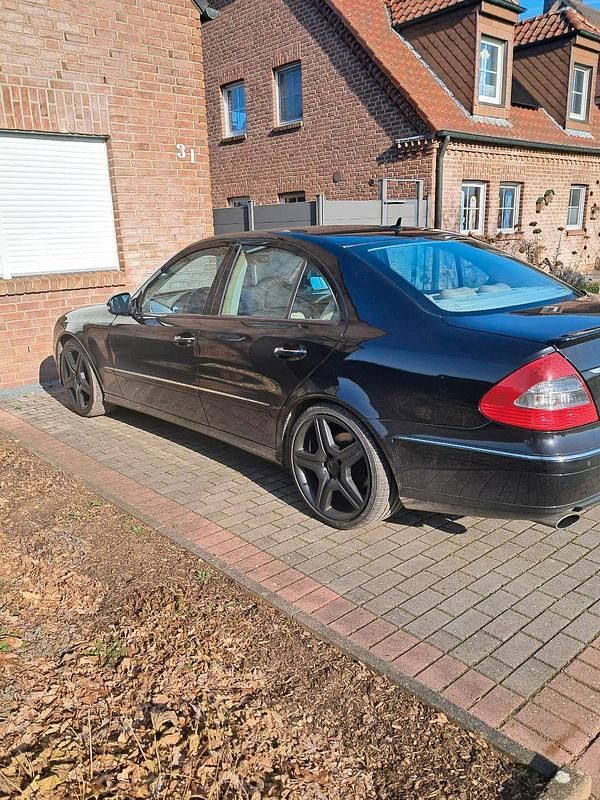 Gebraucht Mercedes E280 190 PS (139 kW) 2007 Schwarz Limousine