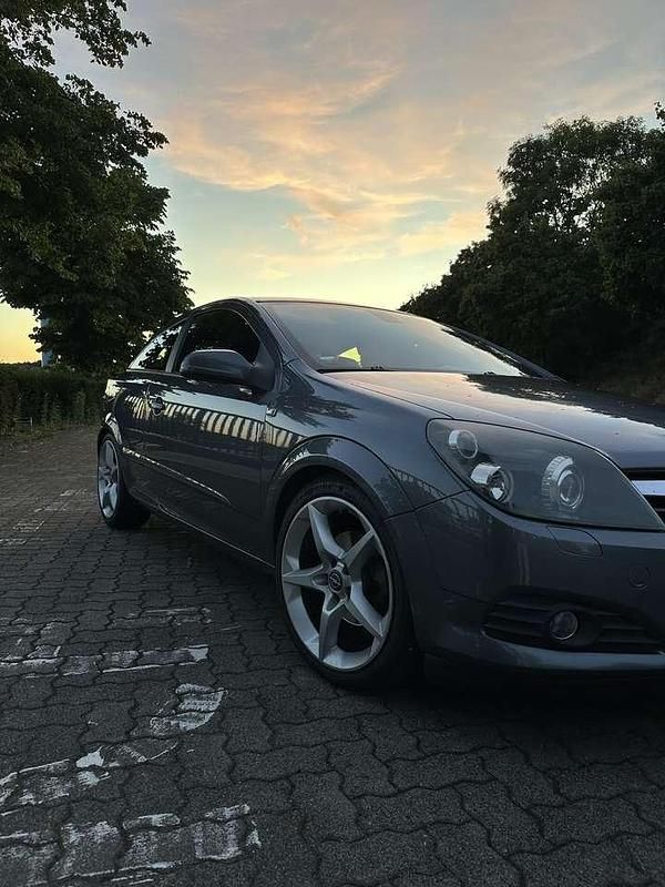 Gebraucht Opel Astra Sport 140 PS (102 kW) 2006 Grau Coupé