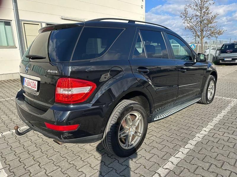 Gebraucht Mercedes ML350 231 PS (169 kW) 2011 Schwarz SUV