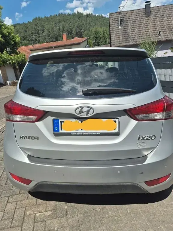 Gebraucht Hyundai ix20 Edition 90 PS (66 kW) 2012 Silber Kleinwagen