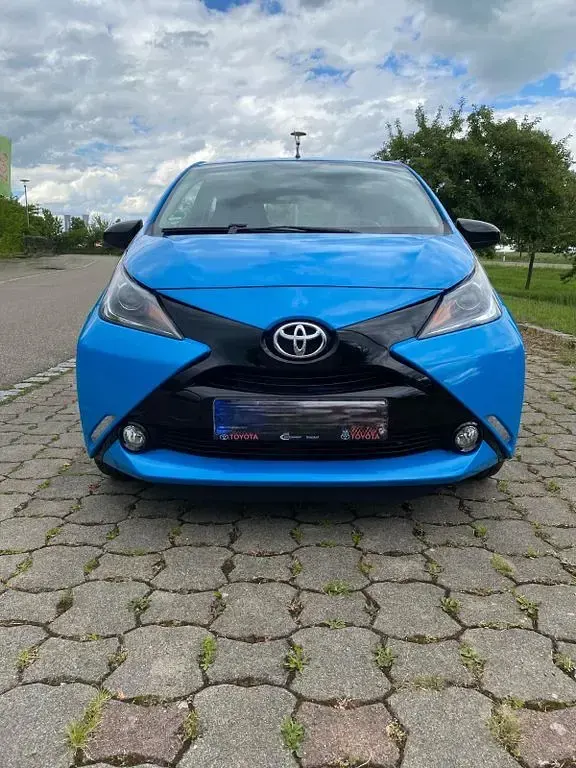 Gebraucht Toyota Aygo 69 PS (50 kW) 2015 Blau Kleinwagen