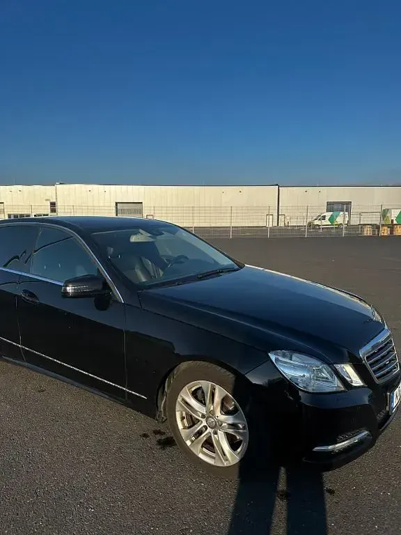 Gebraucht Mercedes E300 Elegance 252 PS (185 kW) 2012 Schwarz Limousine