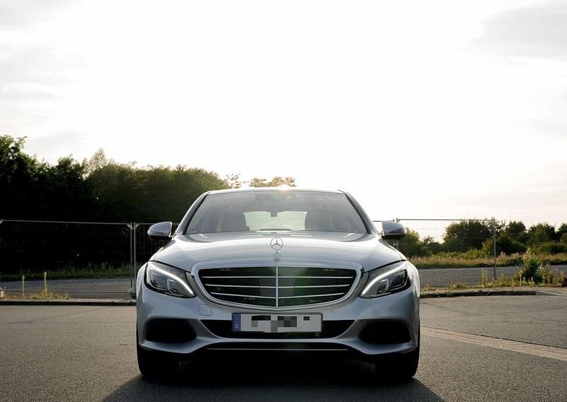 Silber Gebraucht 2017 Mercedes C300 Limousine | 28.999 € (Fairer Preis) - Bild 1/4