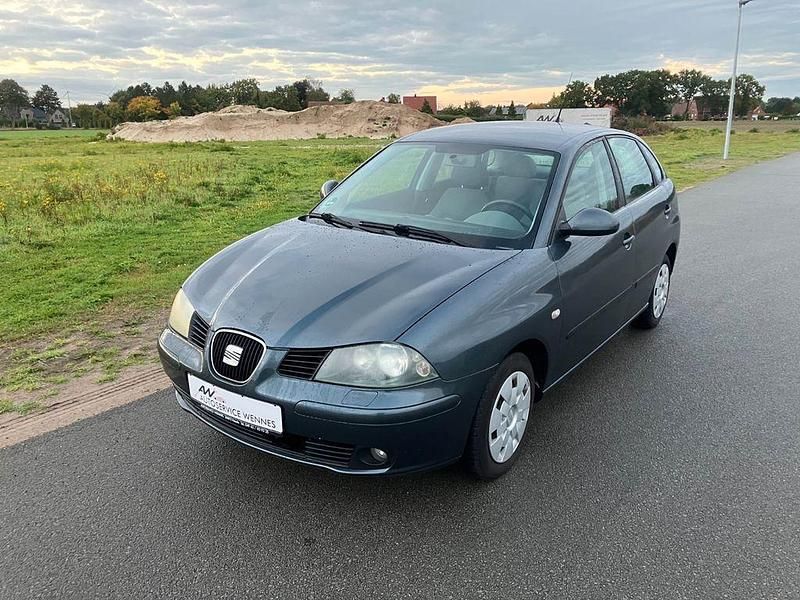 Grau Gebraucht 2004 Seat Ibiza Limousine | 580 € (Superpreis) - Bild 1/4