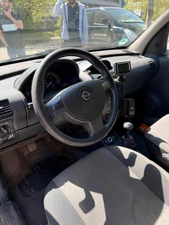 Second-hand Opel Combo 97 CP (71 kW) 2006 Argintiu Monovolum