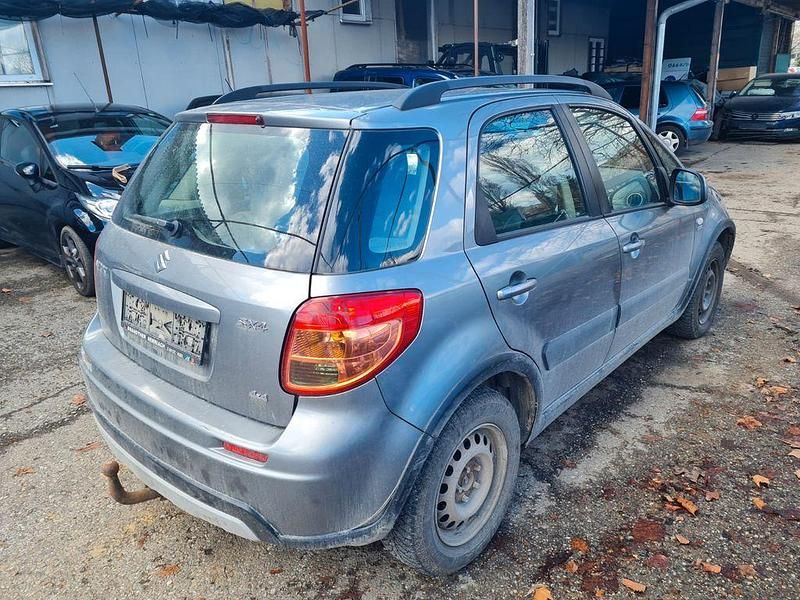 Gebraucht Suzuki SX4 Club 135 PS (99 kW) 2011 Grau Limousine