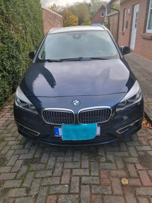 Blau Gebraucht 2016 BMW 225 Luxury Line Kombi | 16.999 € - Bild 1/4